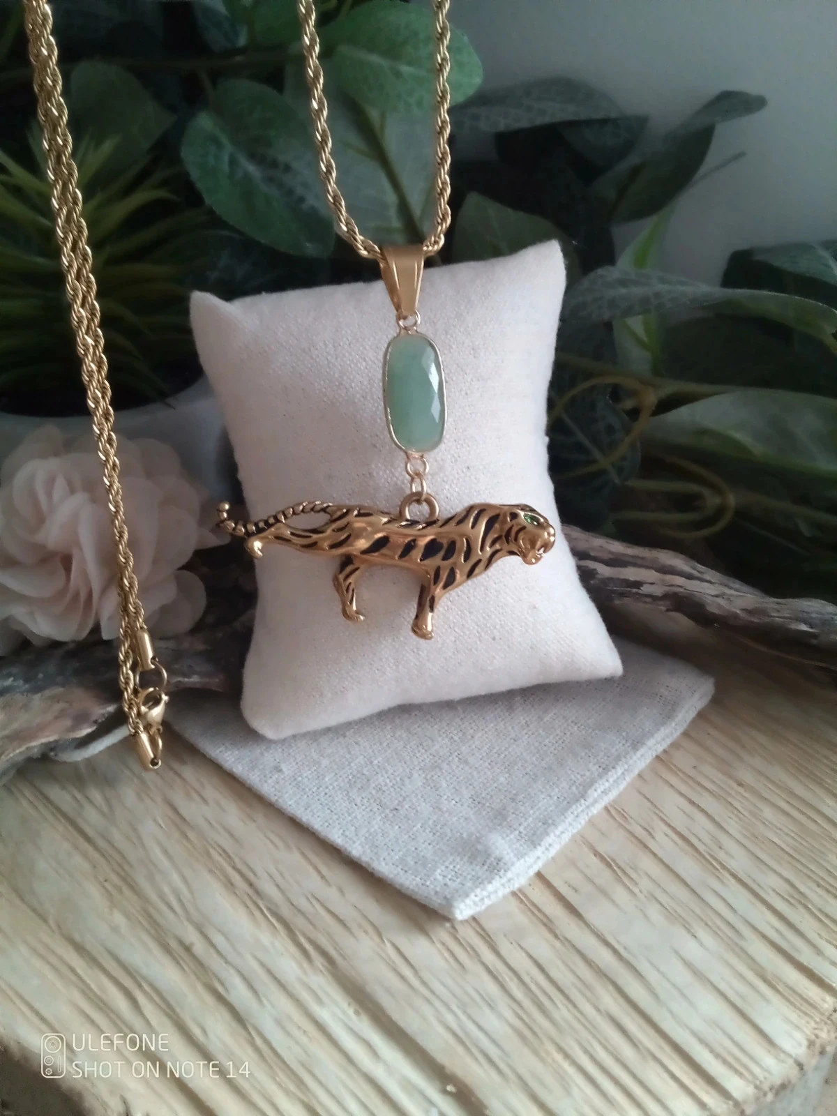 Collier long panthère et pierre d'aventurine verte naturelle sertie
